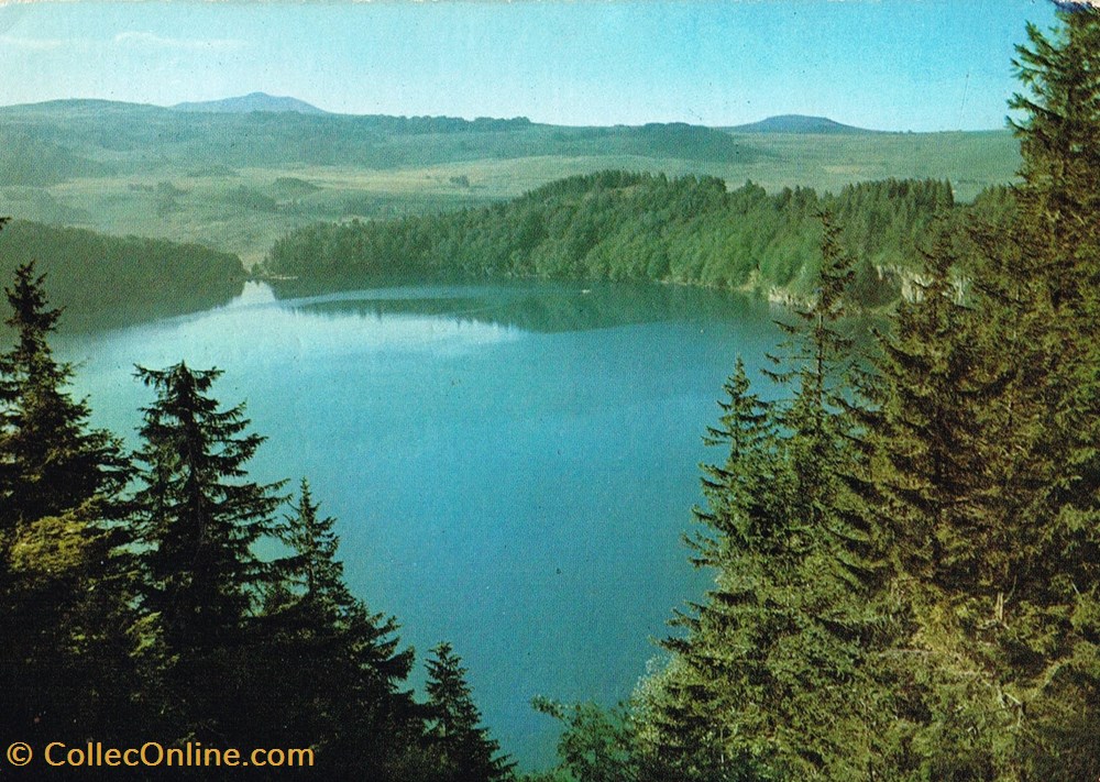 France-Puy de Dôme-Le Lac pavin cartes postales france puy de dome le lac pavin