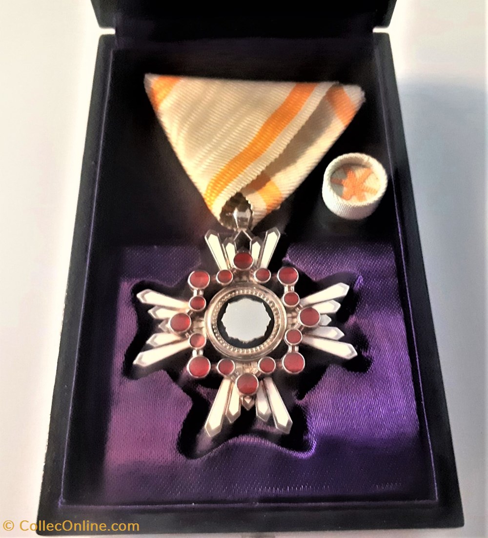 militaria medailles insignes japon ordre du tresor sacre 5th classe ww2 complet avec coffret laque