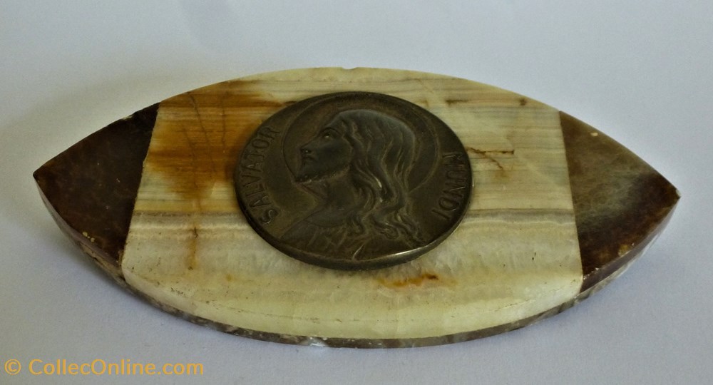 Médaillon Salvator Mundi patrimoine religieux medaillon salvator mundi