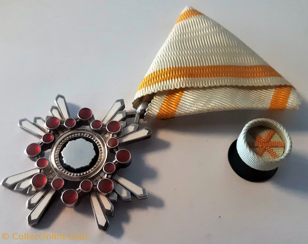 militaria medailles insignes japon ordre du tresor sacre 5th classe ww2 complet avec coffret laque