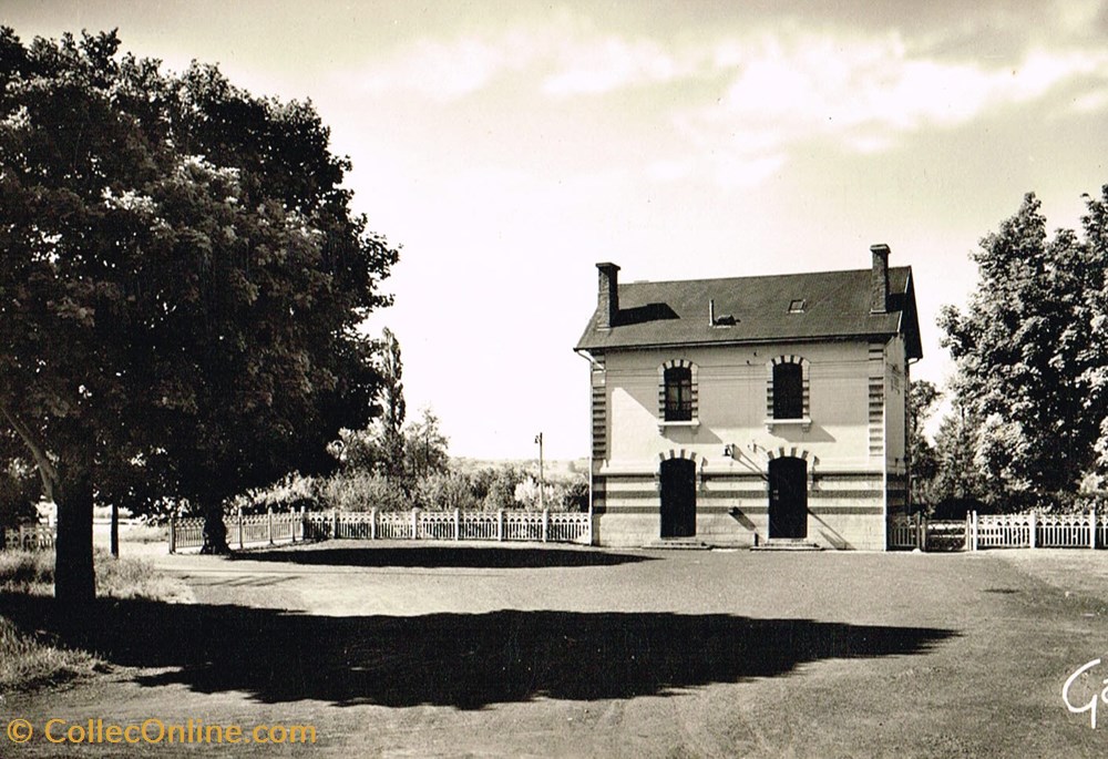 cartes postales france loir et cher thesee place de la gare