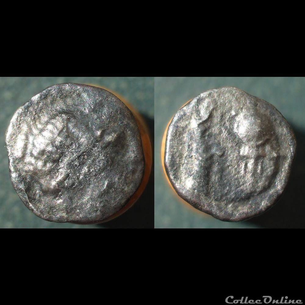 Victoriat à la Victoire couronnant un trophée (?) monnaies antiquite av jc ap romaines republicaines imperiales victoriat a la victoire couronnant un trophee