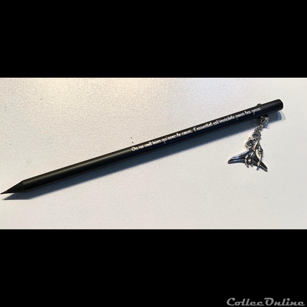 autre crayon noir avec figurine argentee
