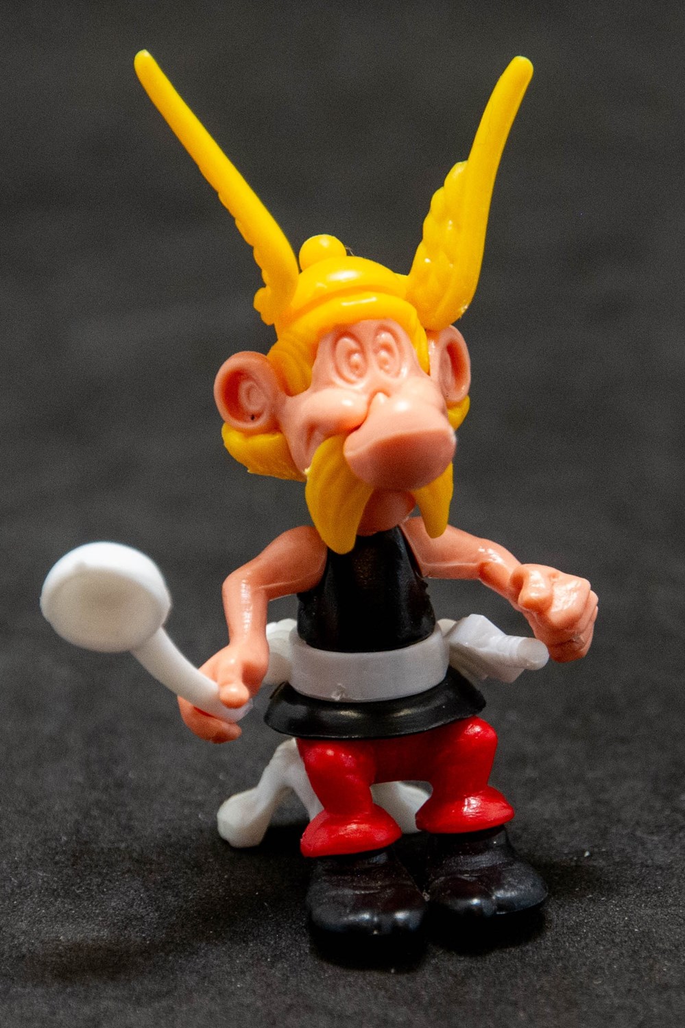 figurines serie 01 asterix et obelix 1990 02 asterix assis avec louche