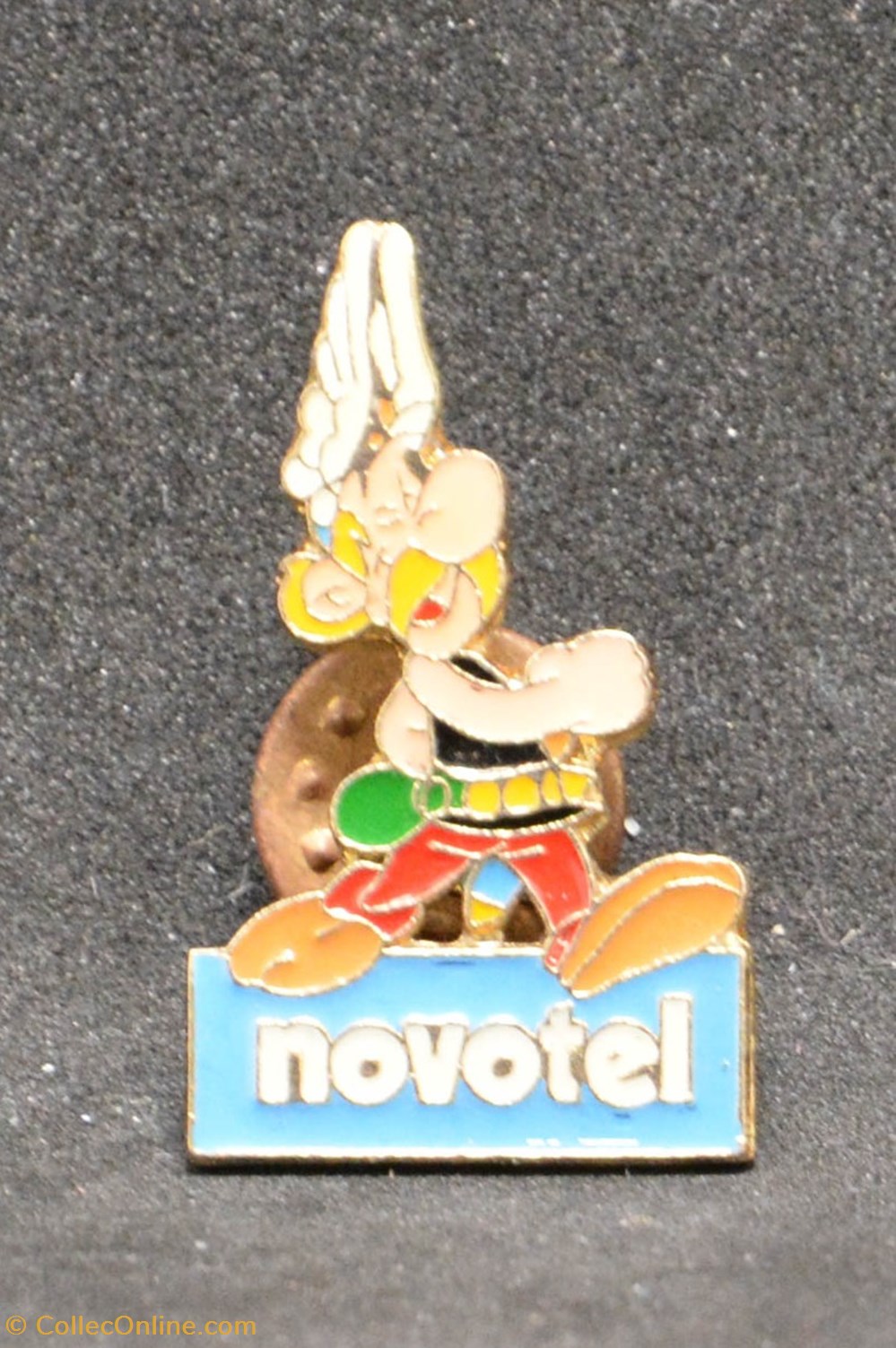 Novotel - Astérix divers pin badges novotel asterix