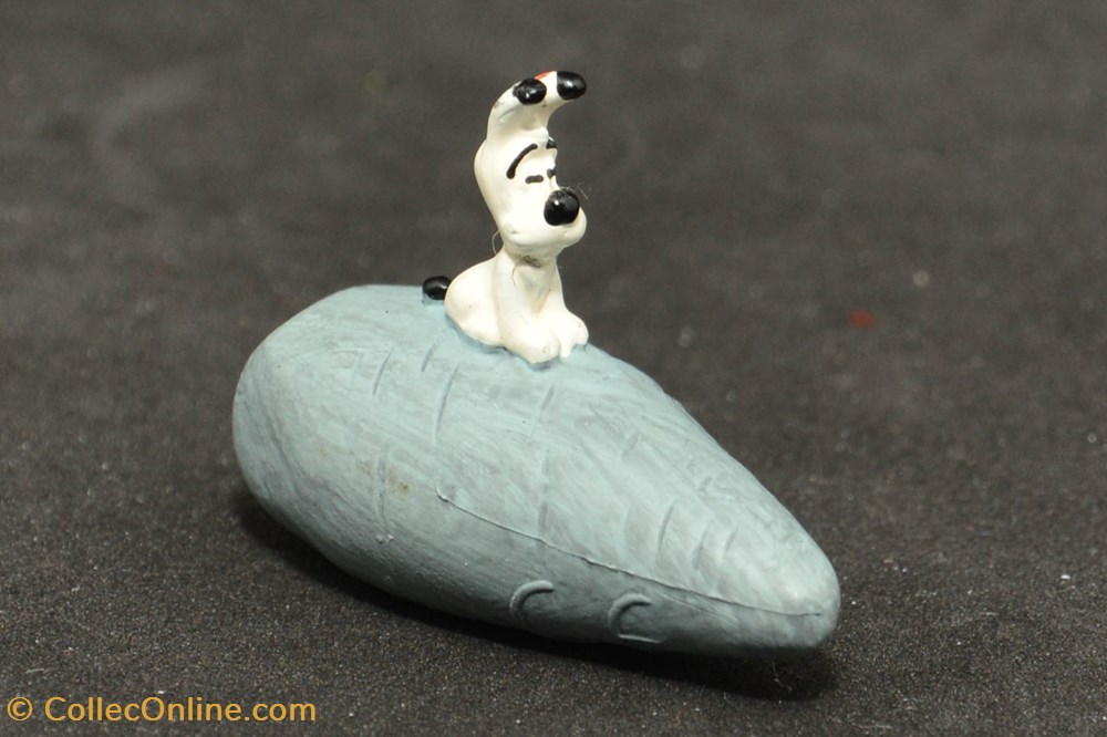 Plastoy - 2005 - Jacquot 2004 - 14 - 2,5 cm - Idéfix sur son menhir 2 figurines plastoy 2005 jacquot 2004 14 2 5 cm idefix sur son menhir