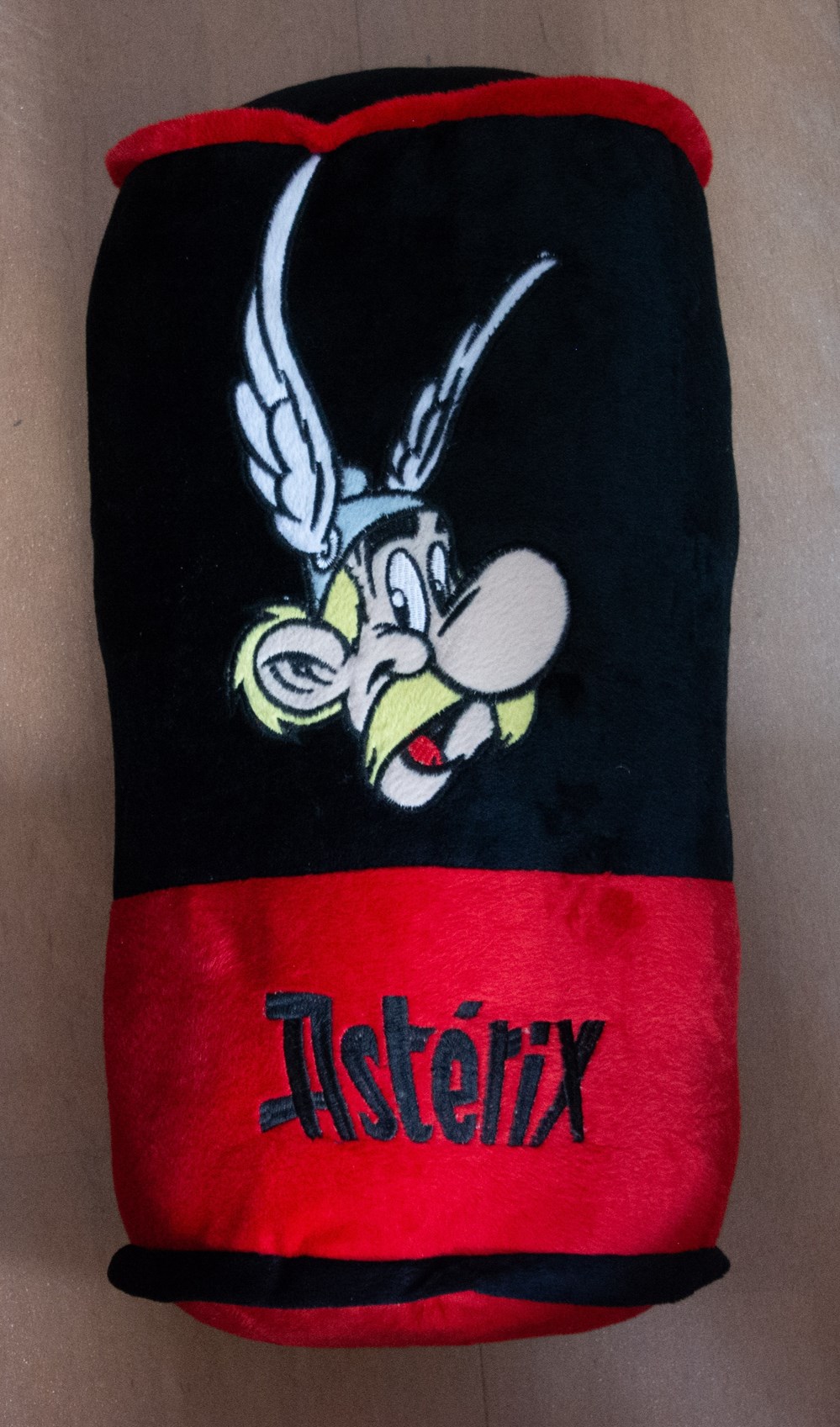jeux de societe jouets peluches parc asterix 2012 coussin asterix