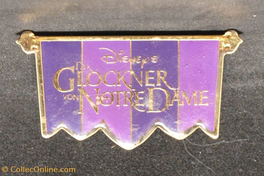 divers pin s badges the clockner of notre dame