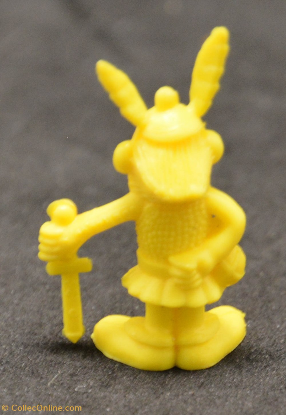 Comansi - 1984 - 02 - Jaune - Astérix glaive en bas à la main figurines comansi 1984 02 jaune asterix glaive en bas a la main