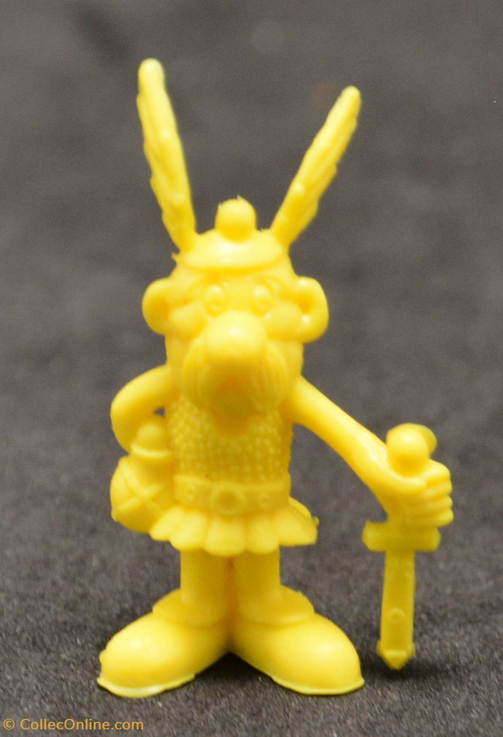 Comansi - 1984 - 02 - Jaune - Astérix glaive en bas à la main figurines comansi 1984 02 jaune asterix glaive en bas a la main