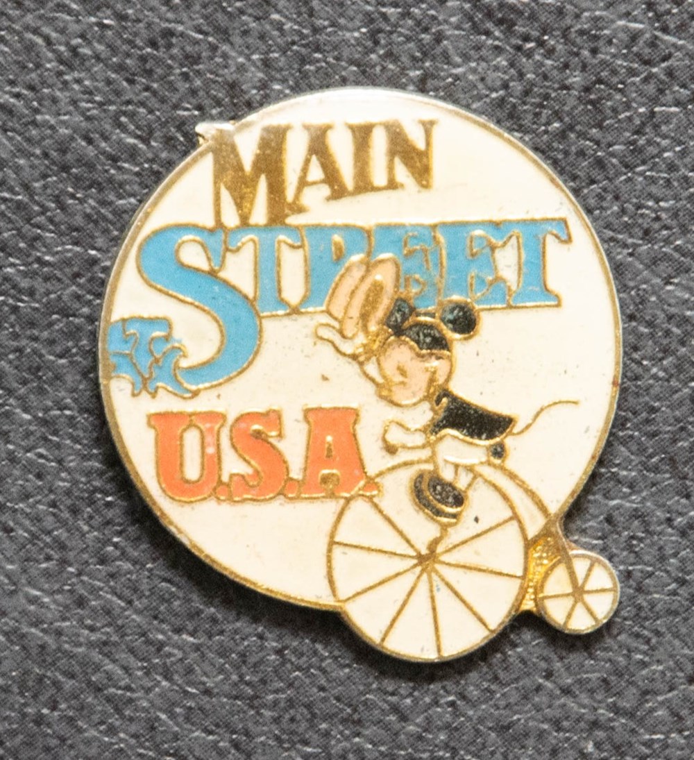 divers pin badges eurodisney main street usa