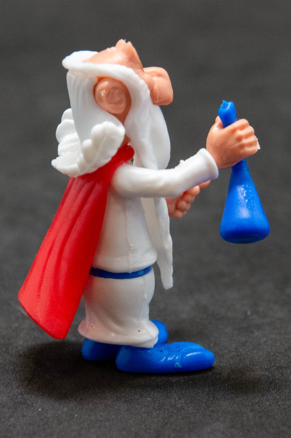 figurines serie 01 asterix et obelix 1990 11 panoramix avec bouteille