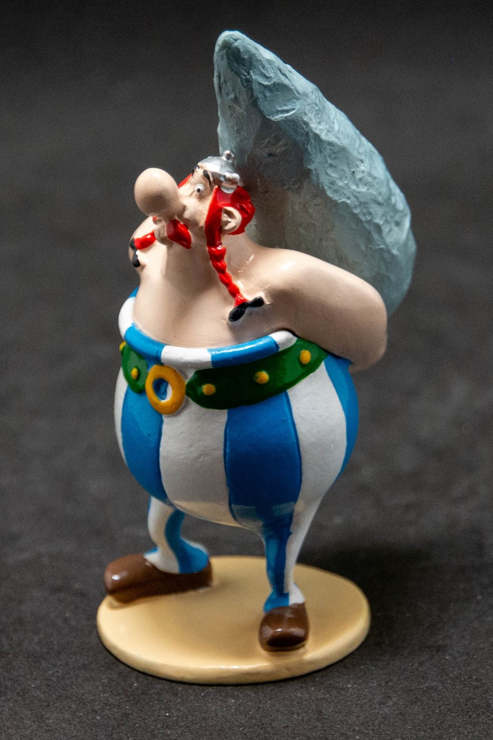 Pixi - 2012 - Origines - 6520 - Obélix menhir figurines pixi 2012 origines 6520 obelix menhir