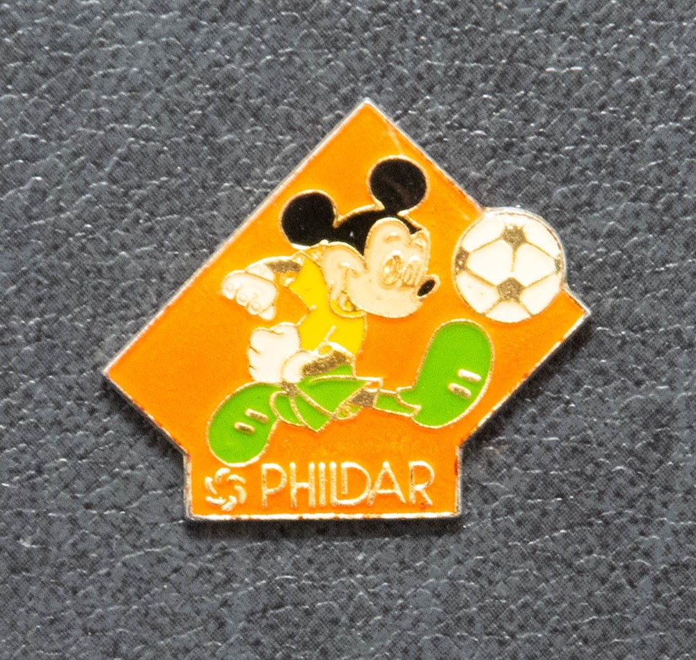 divers pin s badges phildar mickey foot