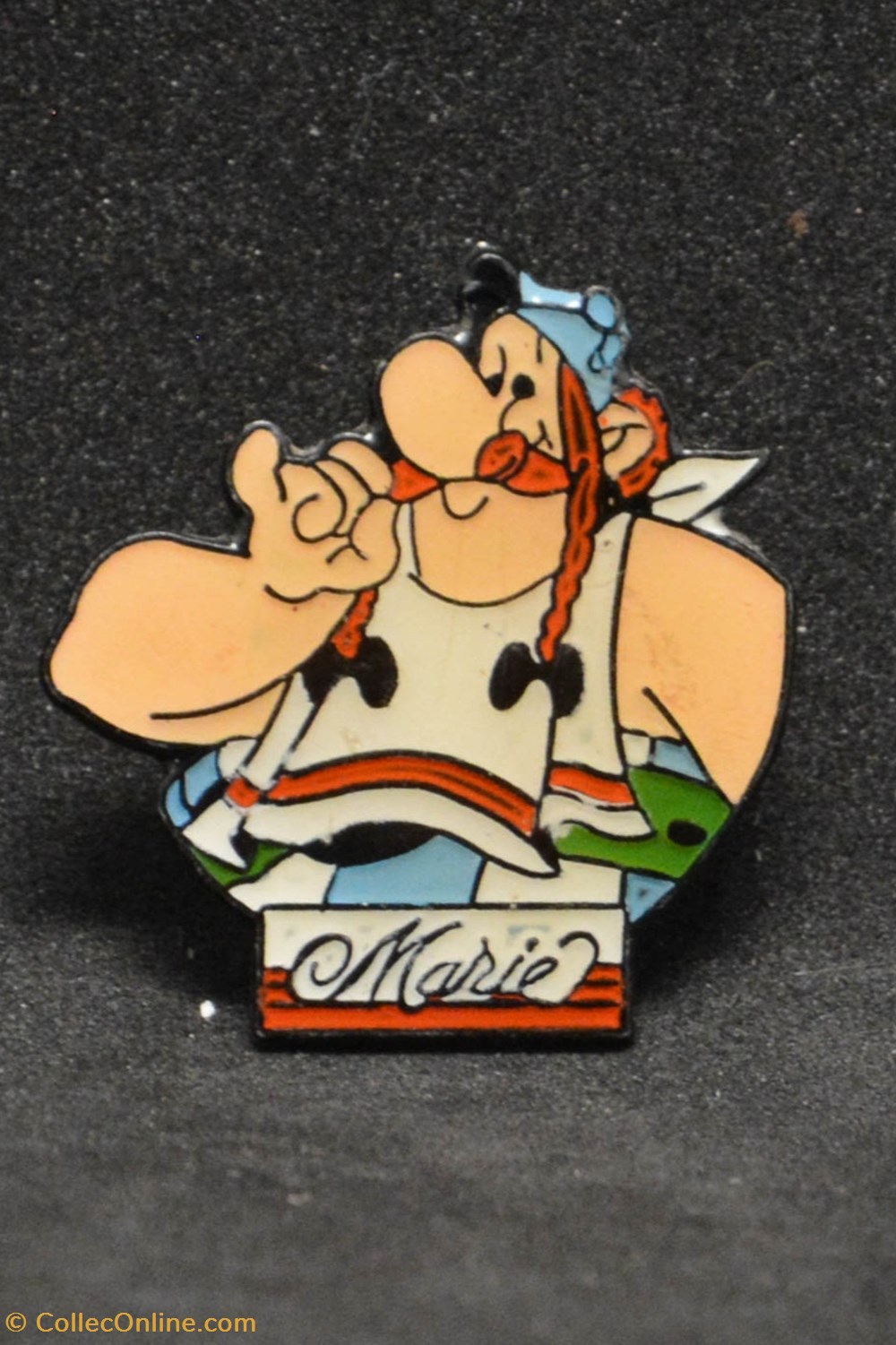 Marie - Obélix divers pin s badges marie obelix