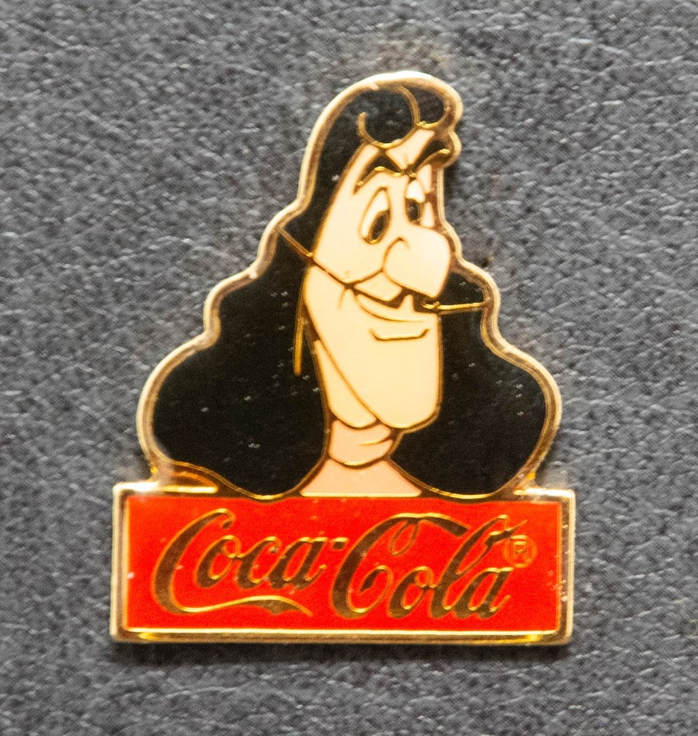 divers pin s badges coca cola capitain hook