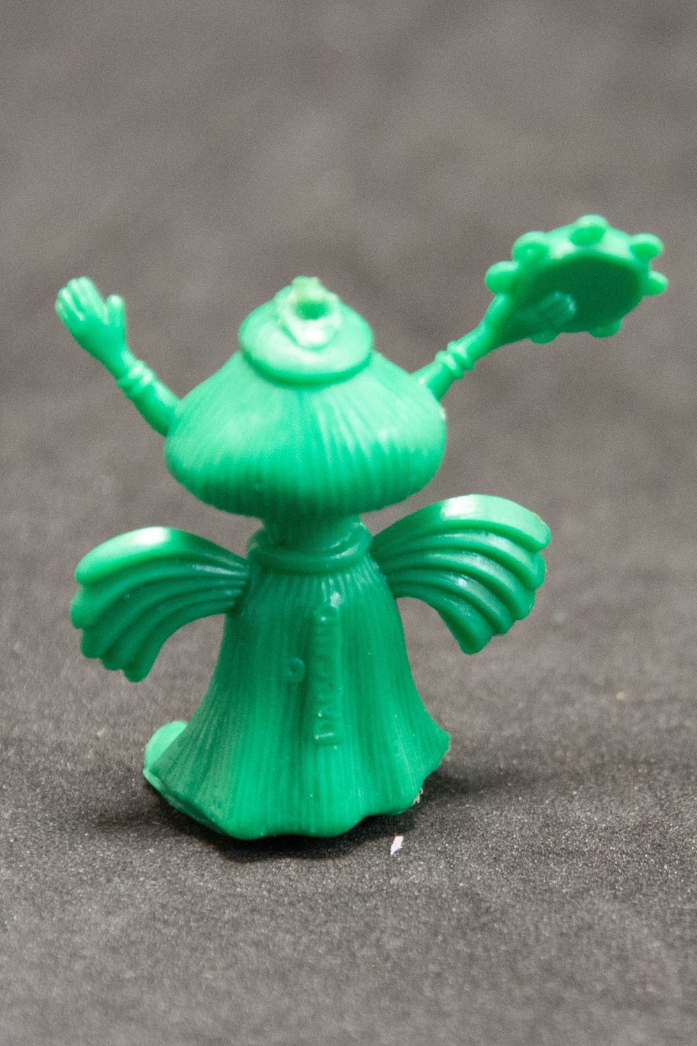 Bonbons Dupont d'Isigny - 1969 - 39 - Vert - Danseuse égyptienne bras écartés figurines bonbons dupont isigny 1969 39 vert danseuse egyptienne bras ecartes