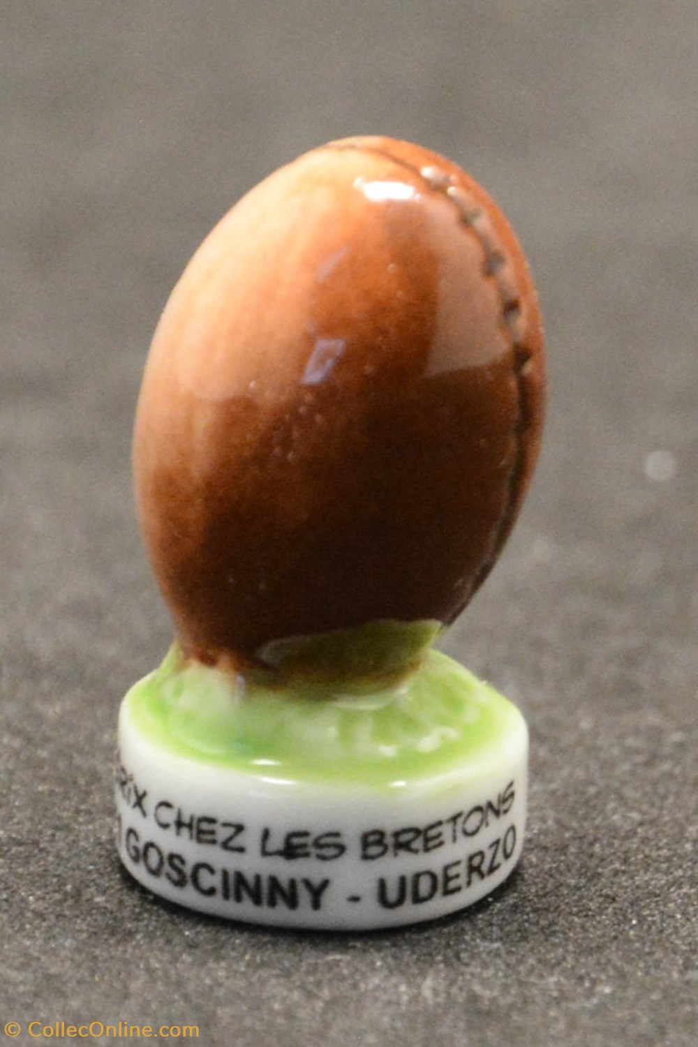 2011 - Série "Astérix chez les bretons" - Ballon de rugby divers feves 2011 serie asterix chez les bretons ballon de rugby