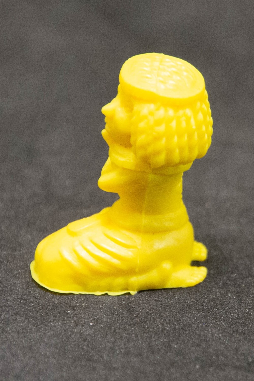 Bonbons Dupont d'Isigny - 1969 - 38 - Jaune - Joueuse de flûte égyptienne figurines bonbons dupont isigny 1969 38 jaune joueuse de flute egyptienne