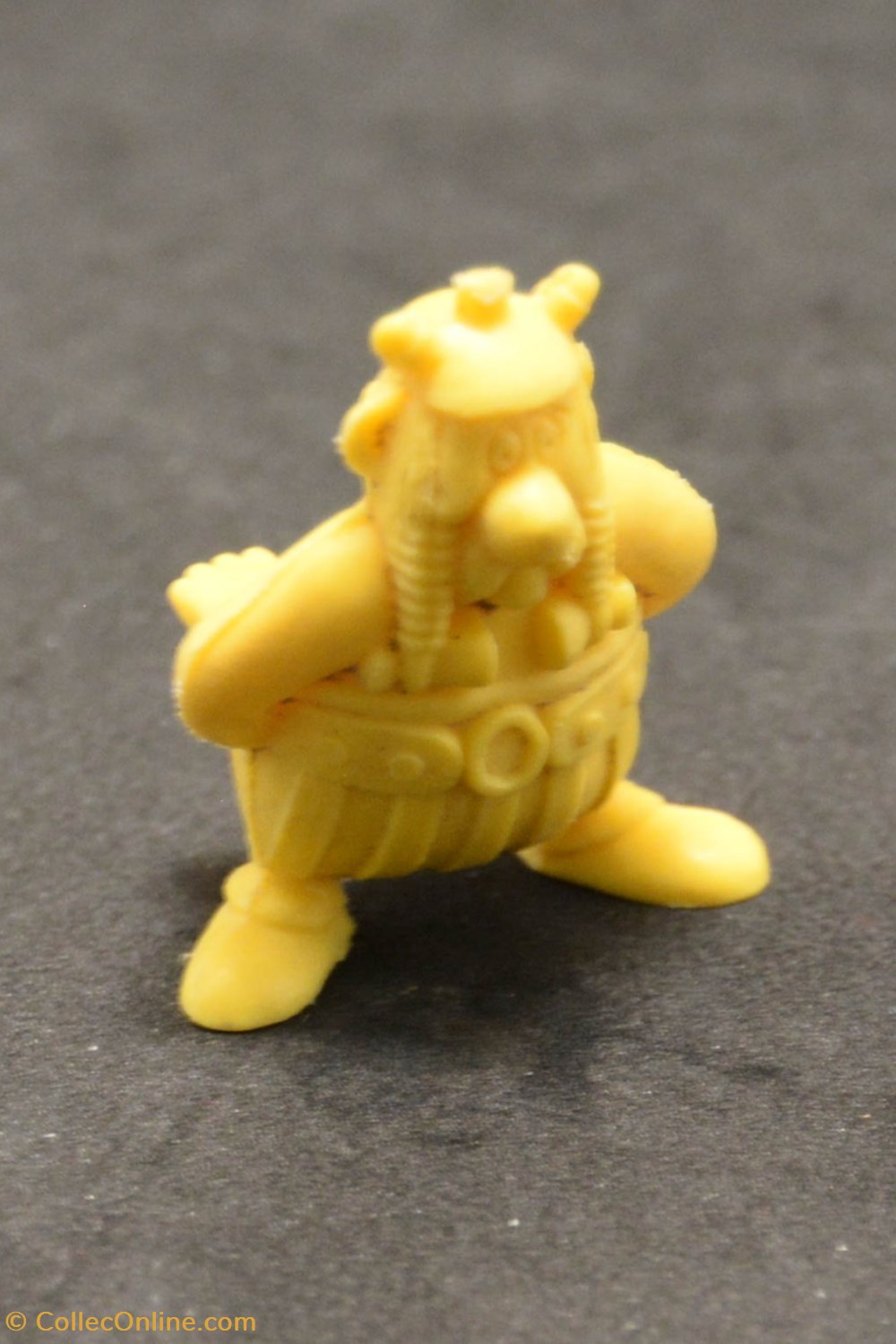 Lessive Lever - 1974 - 02 - Jaune - Obélix main dans le dos figurines lessive lever 1974 02 jaune obelix main dans le dos