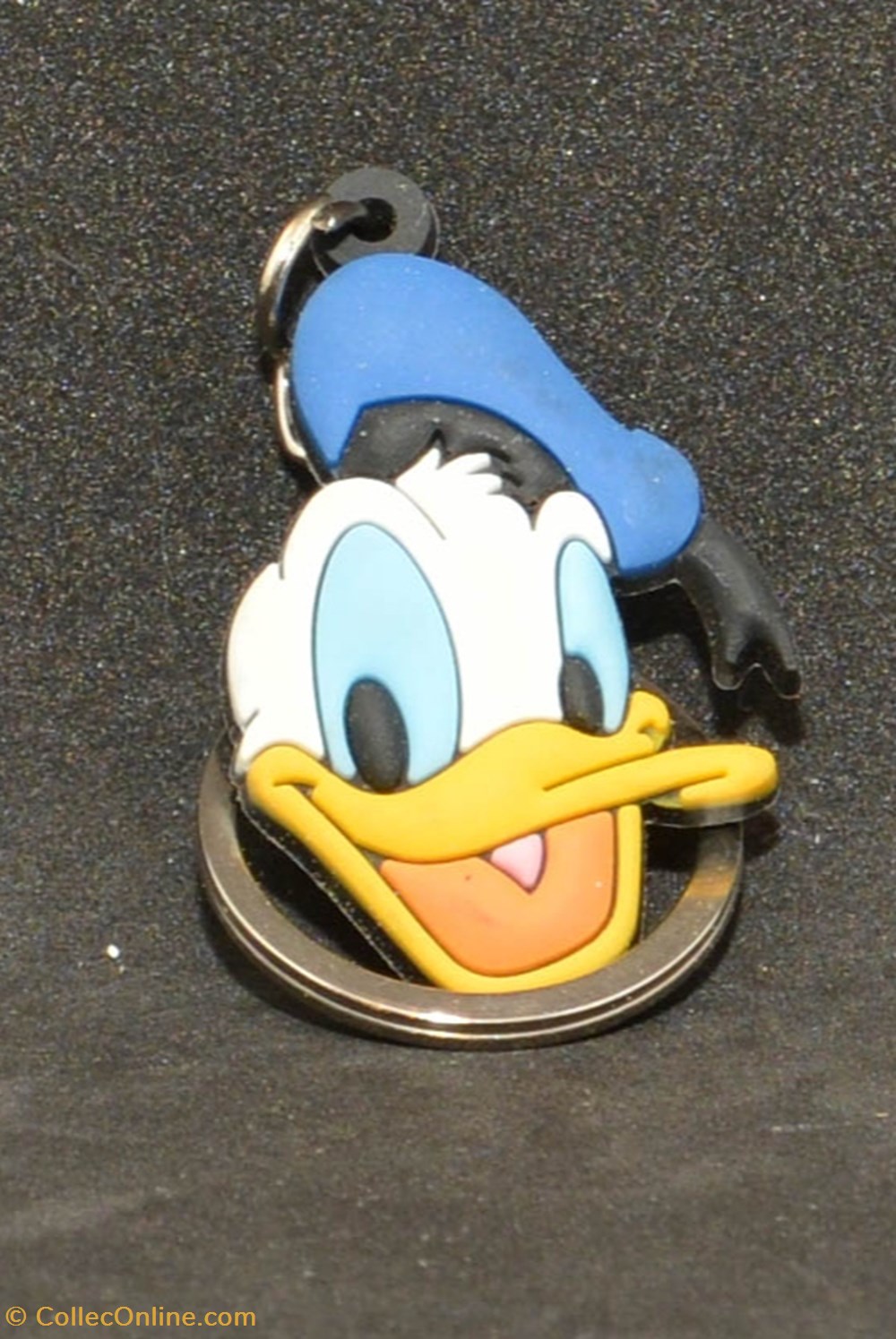 divers boites en tole porte cle donald