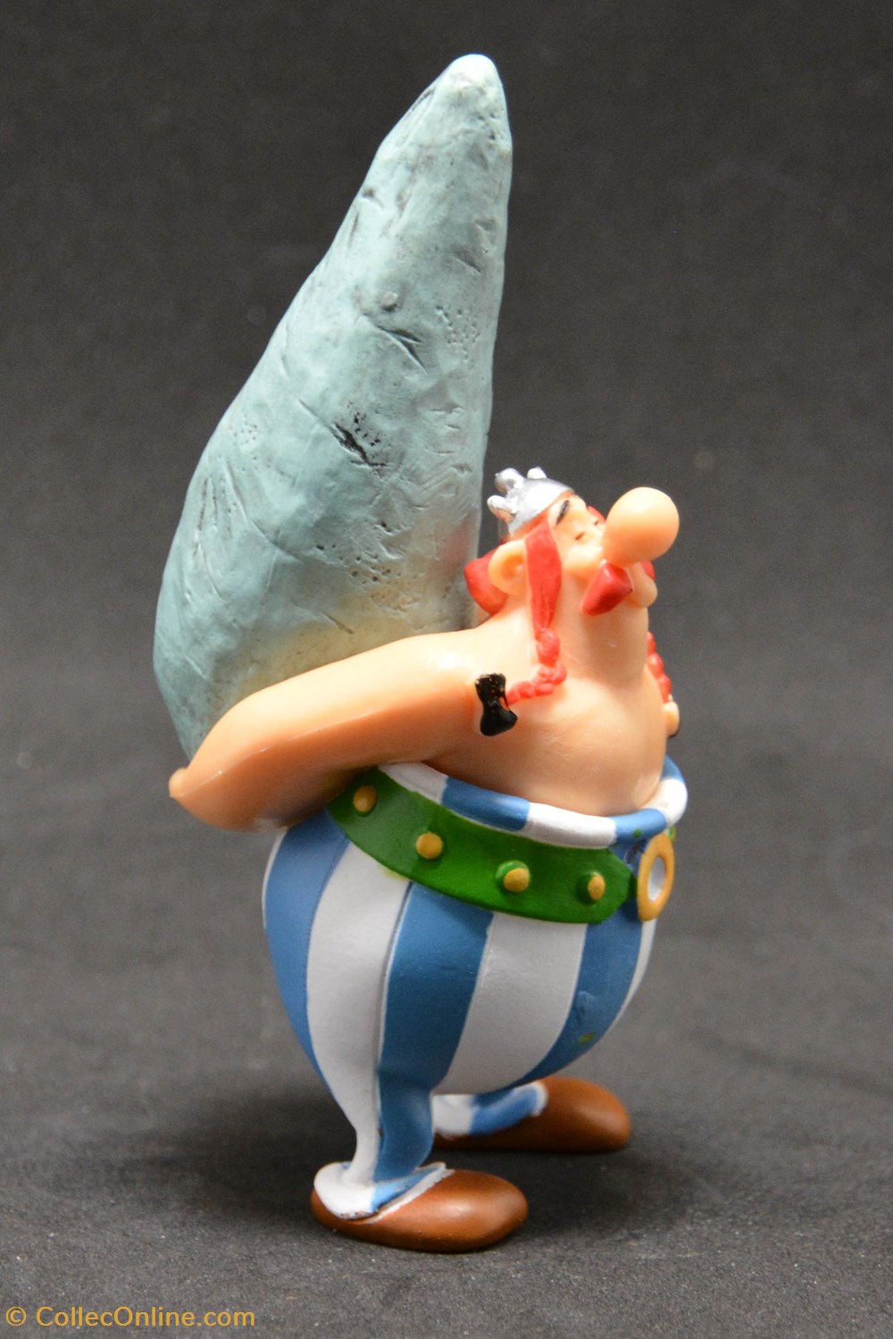 figurines plastoy 2002 10 cm obelix portant un menhir