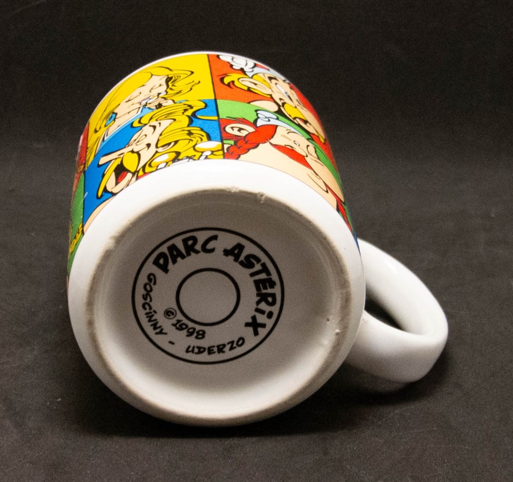 Mug - Parc Astérix - 1998- Astérix et ses amis art de la table argenterie service the cafe tasses mugs mug parc asterix 1998 asterix et ses amis
