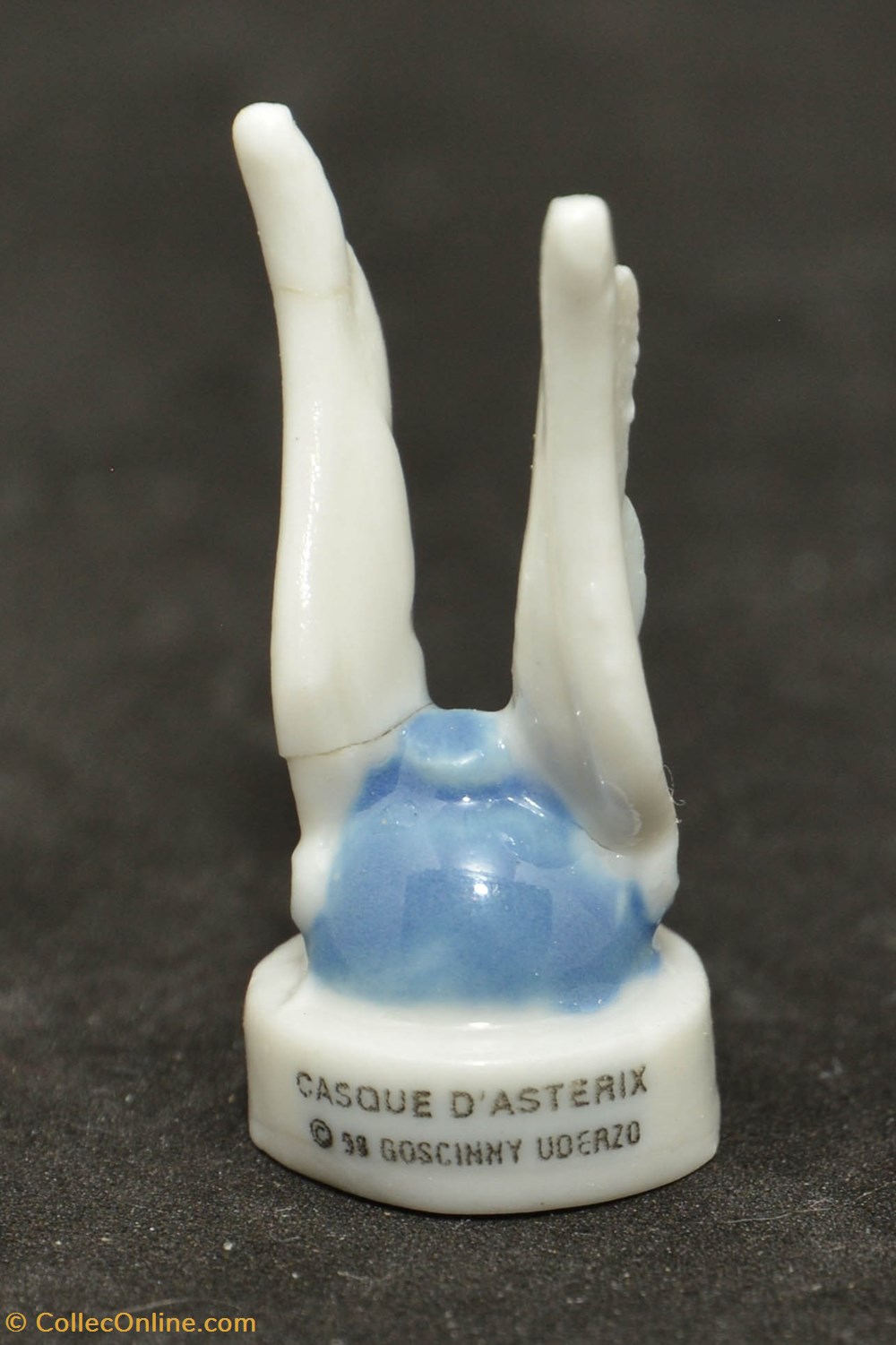 1998 - Série "Les objets" - Casque d'Astérix divers feves 1998 serie les objets casque asterix