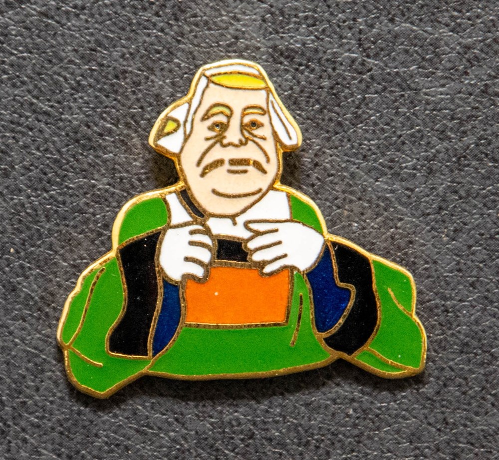 divers pin badges jean marie le pen pencassine 02