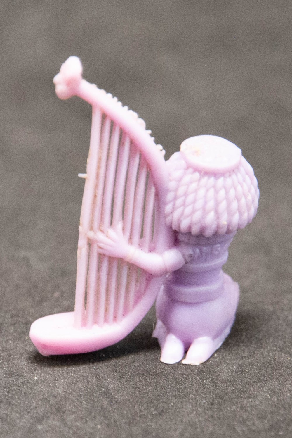 Bonbons Dupont d'Isigny - 1969 - 37 - Violet - Joueuse de harpe égyptienne figurines bonbons dupont isigny 1969 37 violet joueuse de harpe egyptienne