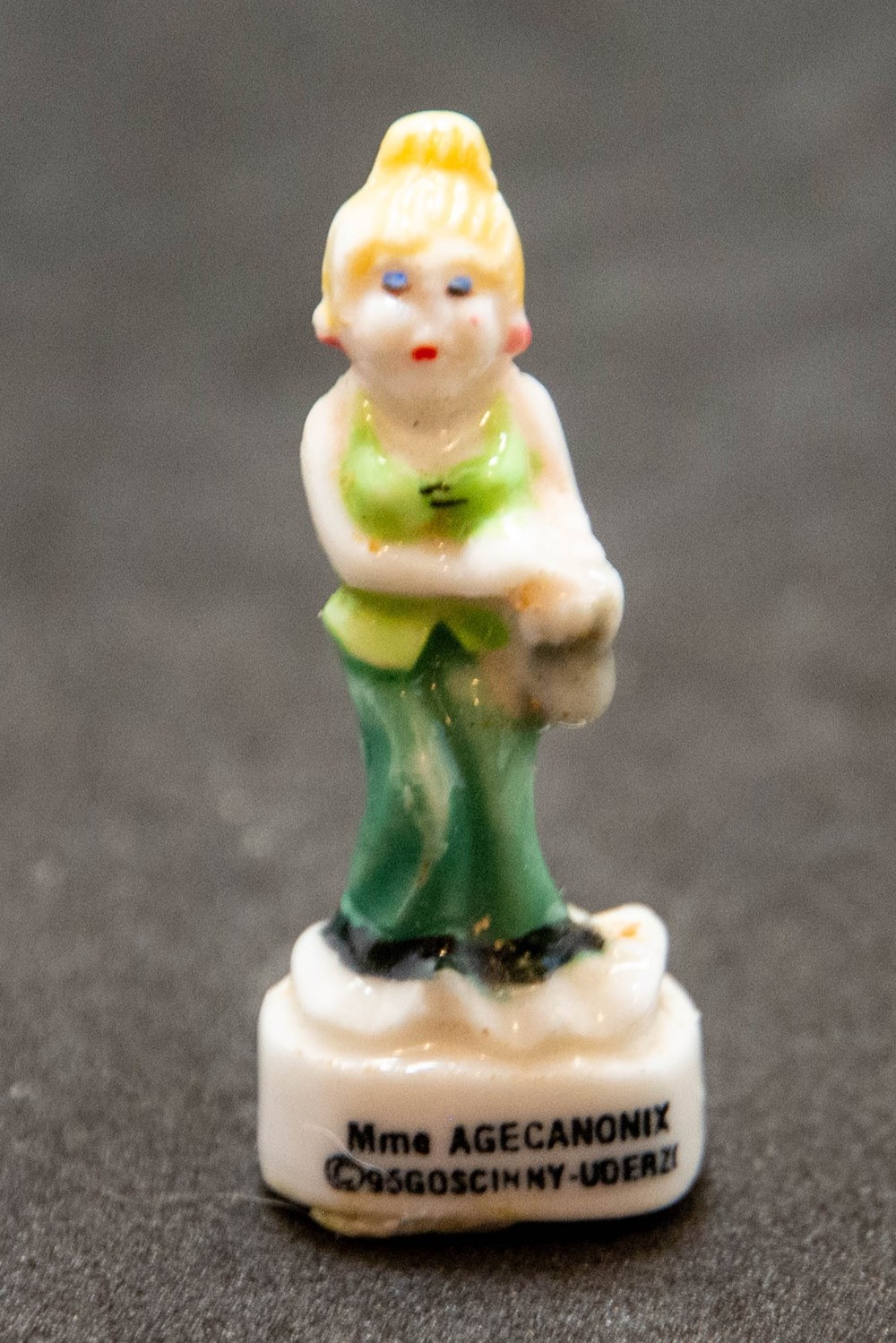 divers feves 1995 serie asterix mme agecanonix
