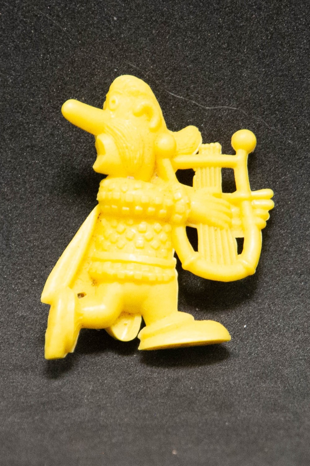 Lessive Lever - 1974 - 07 - Jaune - Assurancetourix figurines lessive lever 1974 07 jaune assurancetourix