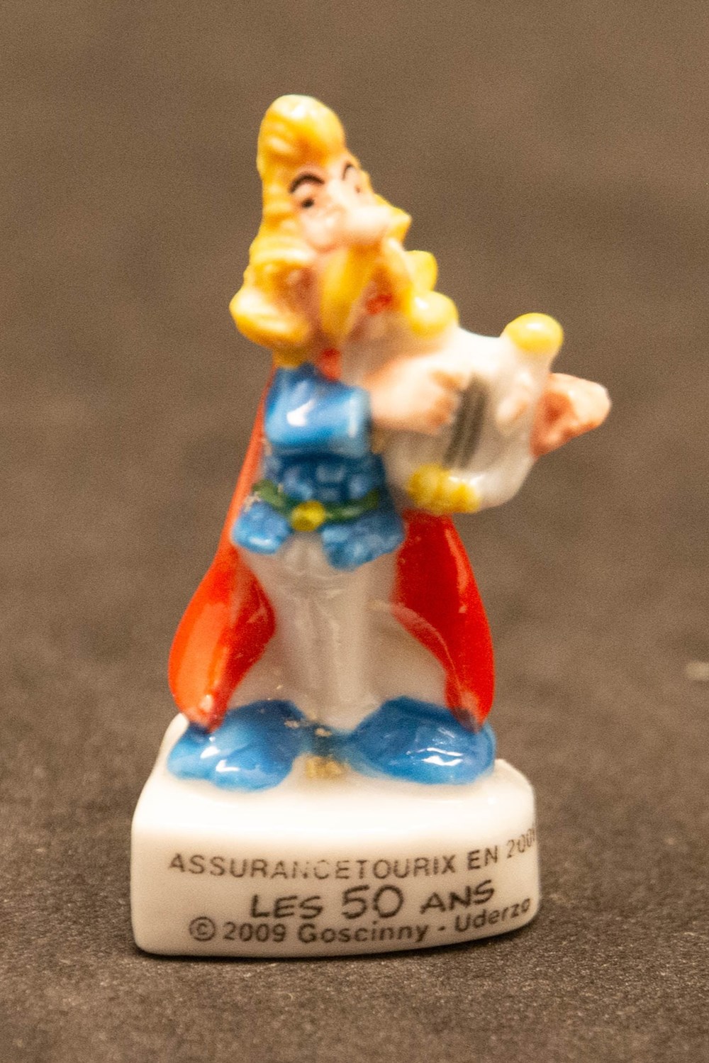 2009 - Série "Les 50 ans d'Astérix" - Assurancetourix en 2009 divers feves 2009 serie les 50 ans asterix assurancetourix en 2009