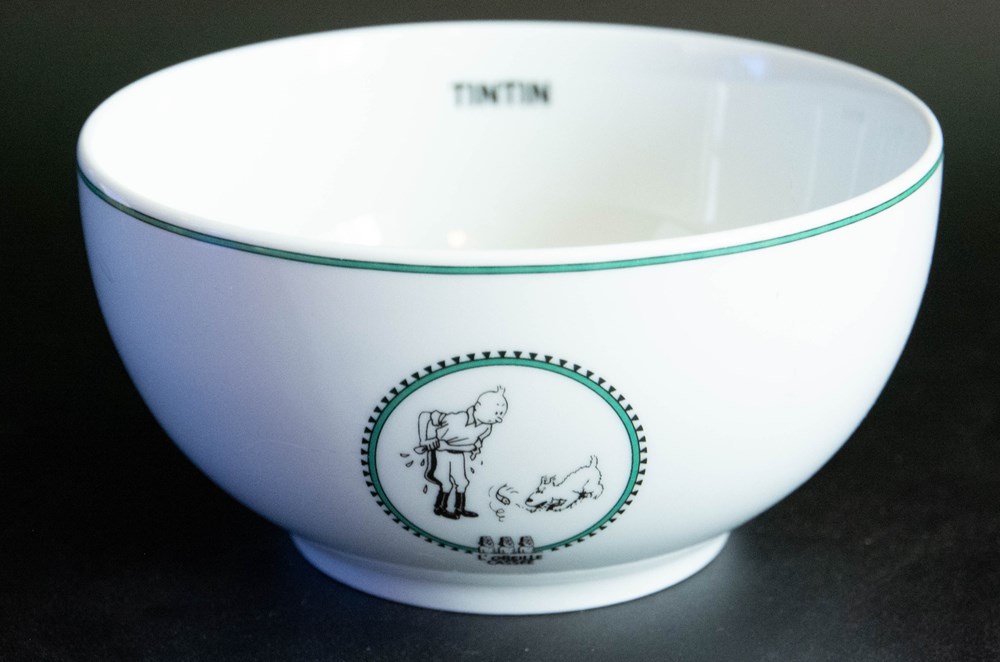 de la table argenterie assiettes plats moulinsart 1996 oreille cassee bol tintin et milou
