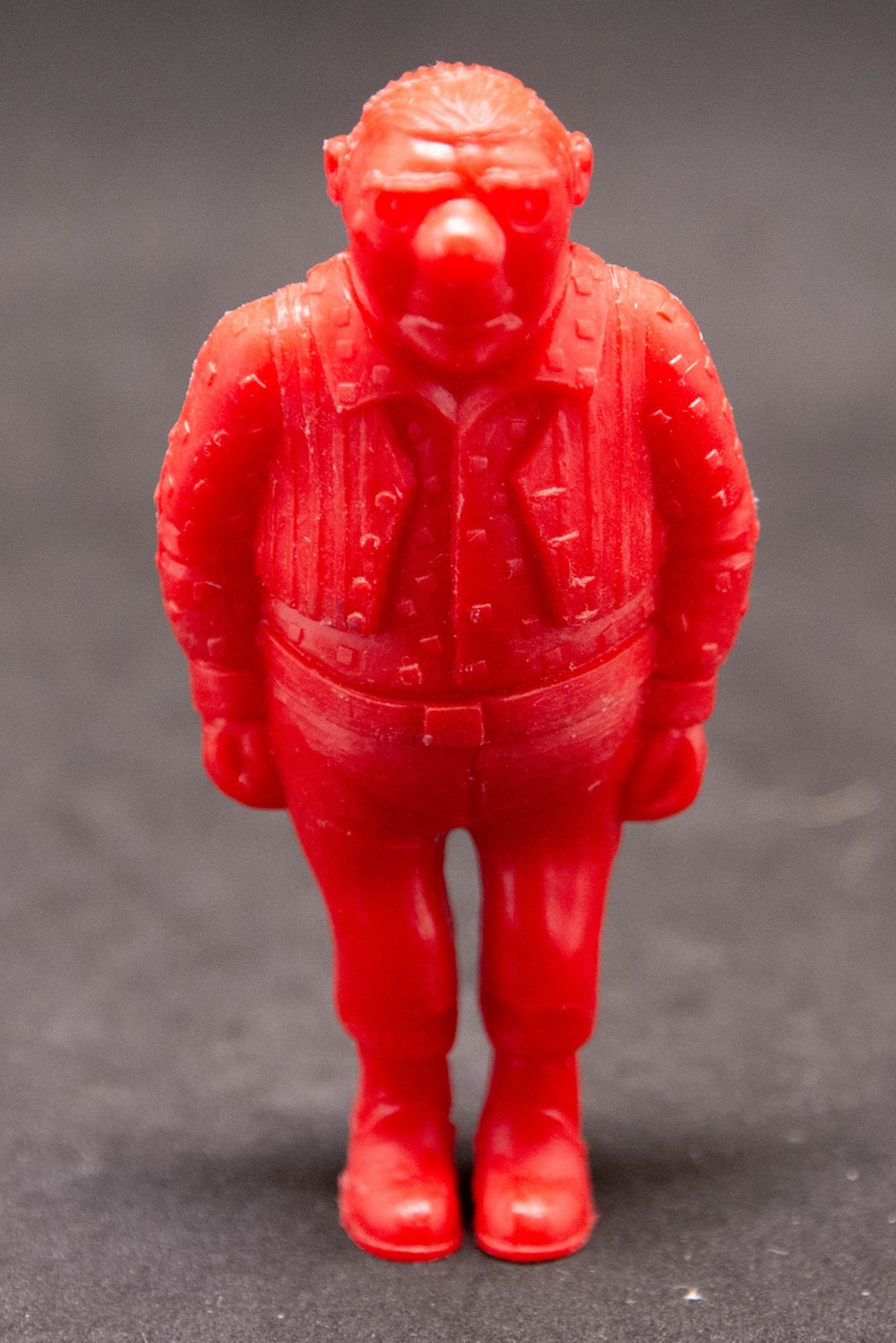 Belvision - 1973 - Le gros brigand monochrome - rouge figurines belvision 1973 le gros brigand monochrome rouge