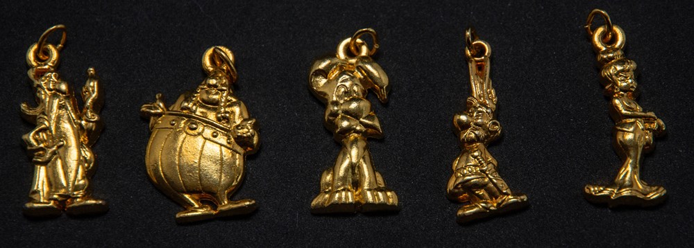 1988 - Série "Pendentif doré" divers feves 1988 serie pendentif dore