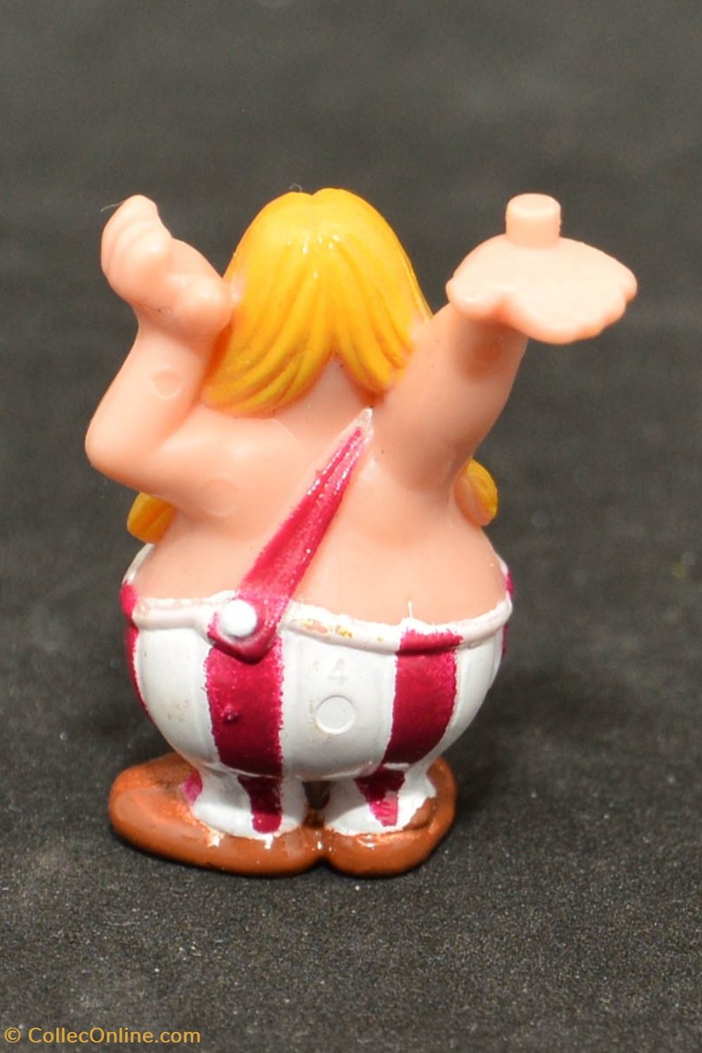 Série 03 - Astérix et les romains - 2003 - 02 - Gaulois II portant Idéfix figurines serie 03 asterix et les romains 2003 02 gaulois ii portant idefix