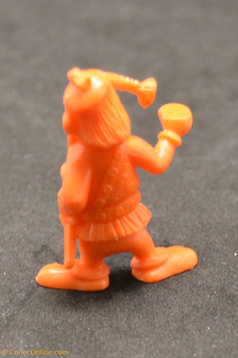 Comansi - 1984 - 13 - Orange - Porteur de pavois (manque ails) figurines comansi 1984 13 orange porteur de pavois manque ails