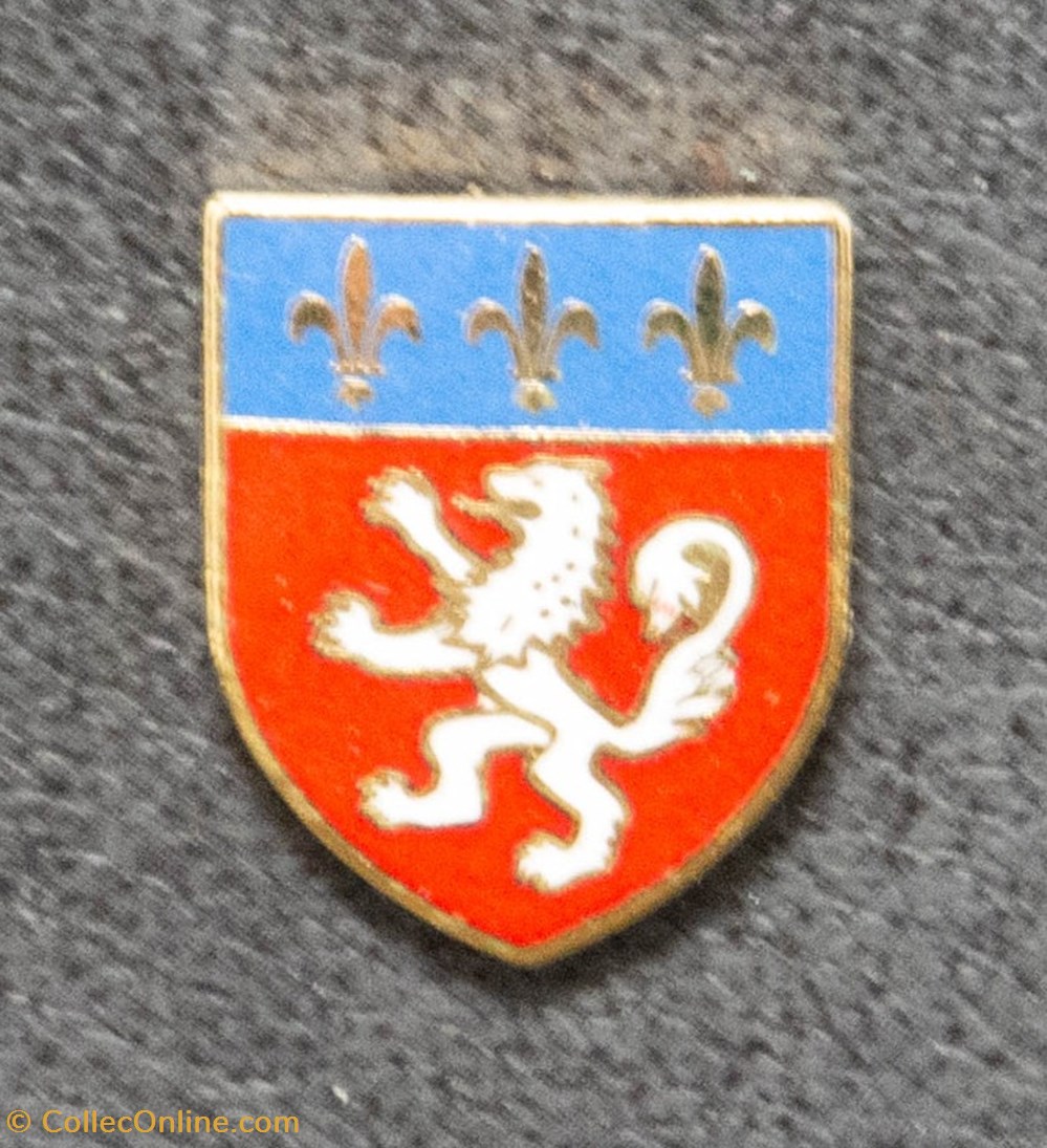 divers pin badges blason sens