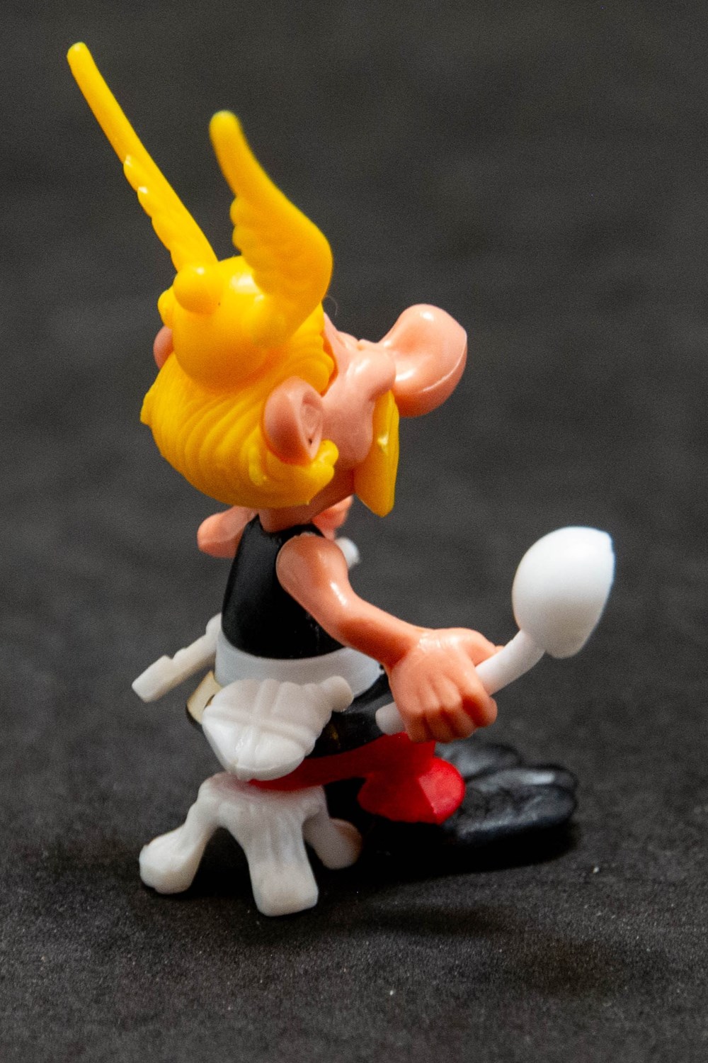 figurines serie 01 asterix et obelix 1990 02 asterix assis avec louche