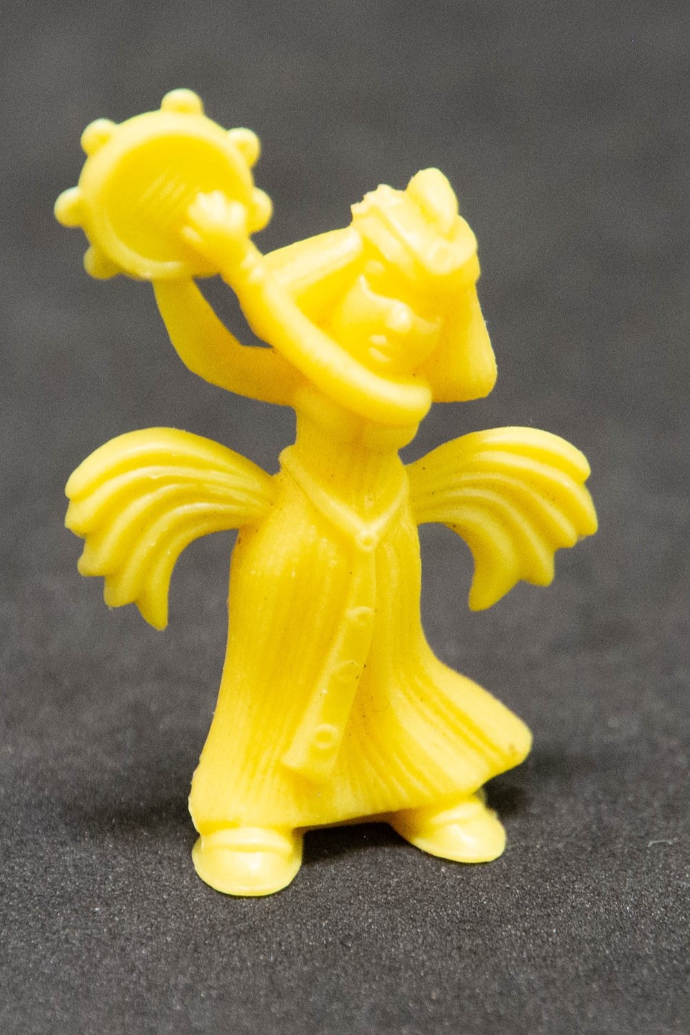 Bonbons Dupont d'Isigny - 1969 - 40 - Jaune - Danseuse égyptienne frappant dans un tambourin figurines bonbons dupont isigny 1969 40 jaune danseuse egyptienne frappant dans un tambourin