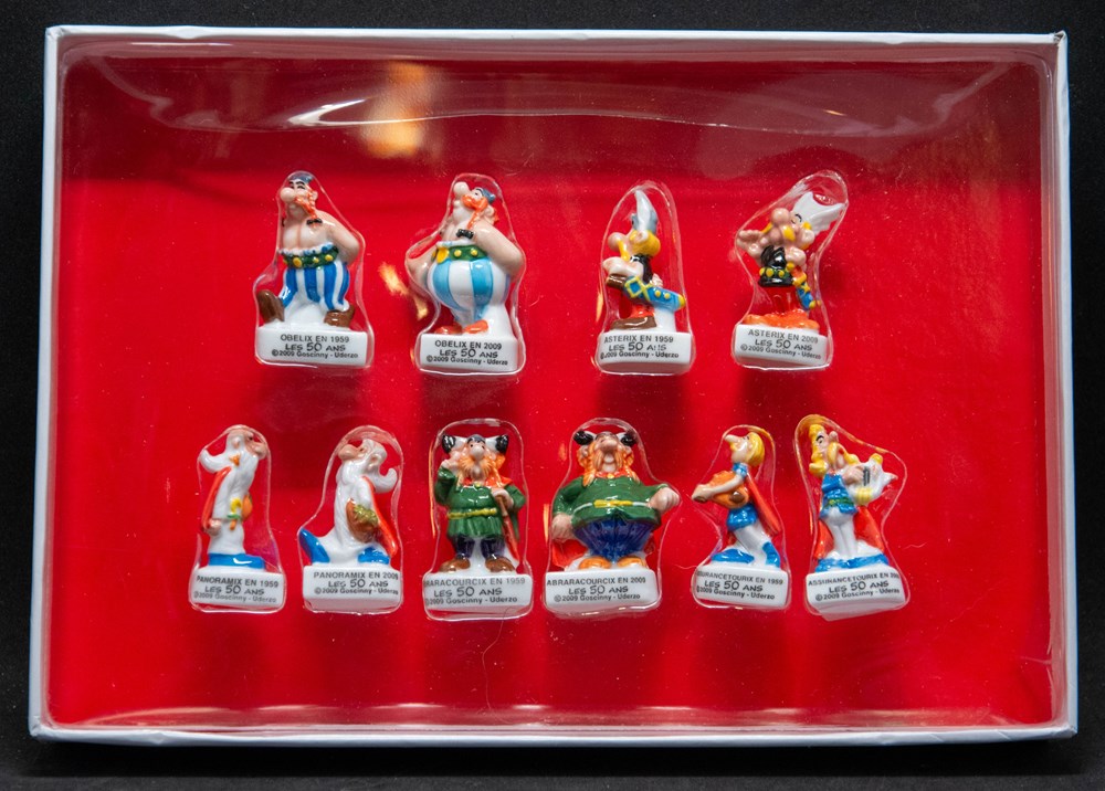 2009 - Série "Les 50 ans d'Astérix" * Coffret 3 divers feves 2009 serie les 50 ans asterix coffret