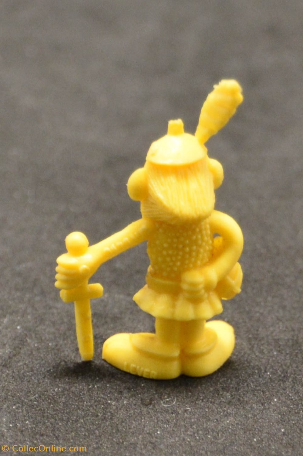 Lessive Lever - 1974 - 01 - Jaune - Astérix glaive en bas à la main figurines lessive lever 1974 01 jaune asterix glaive en bas a la main