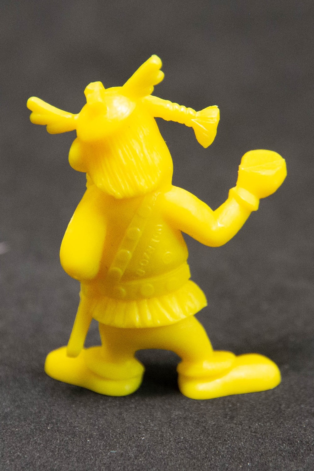 Comansi - 1984 - 13 - Jaune - Porteur de pavois figurines comansi 1984 13 jaune porteur de pavois