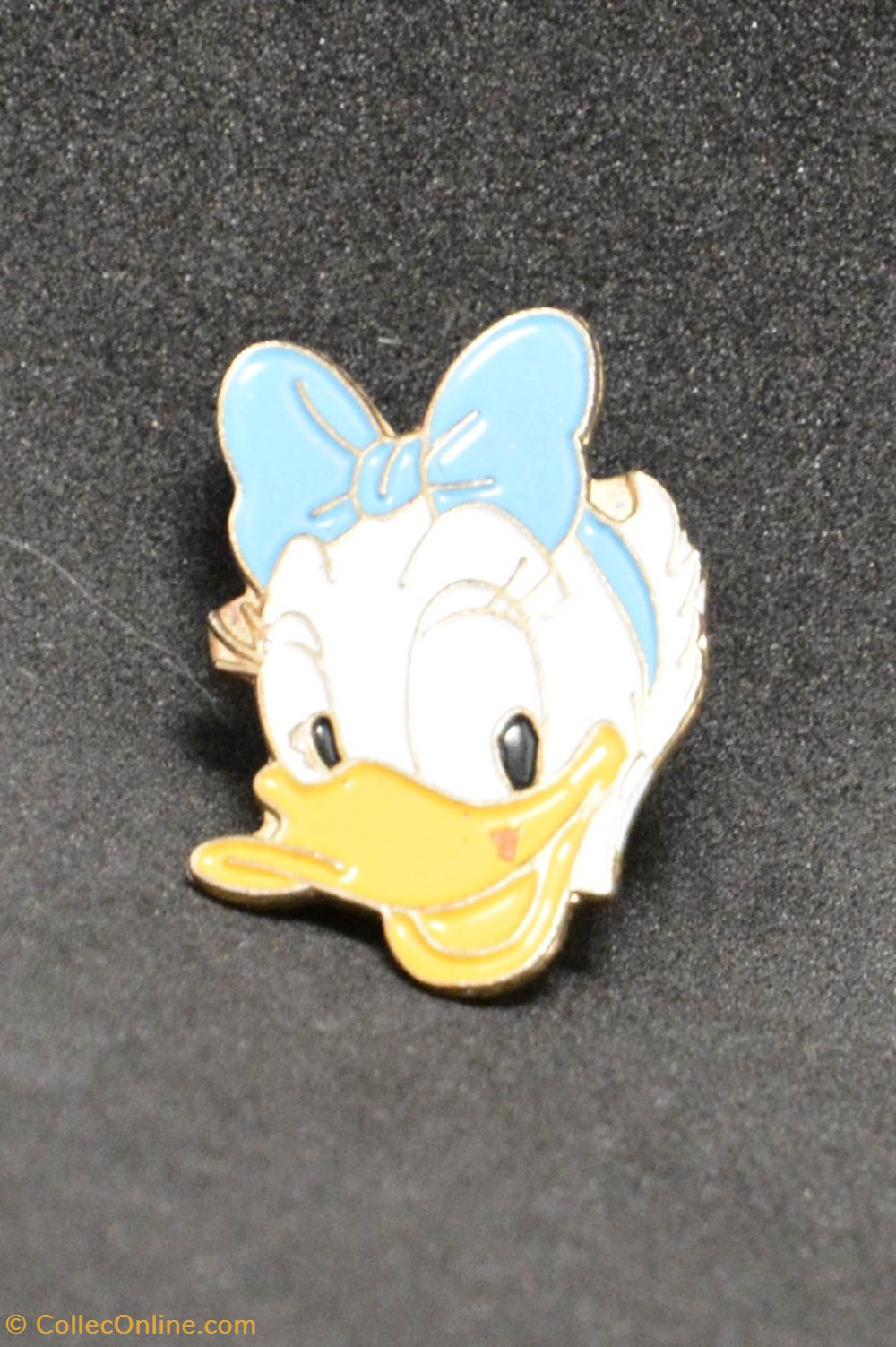divers pin daisy 02