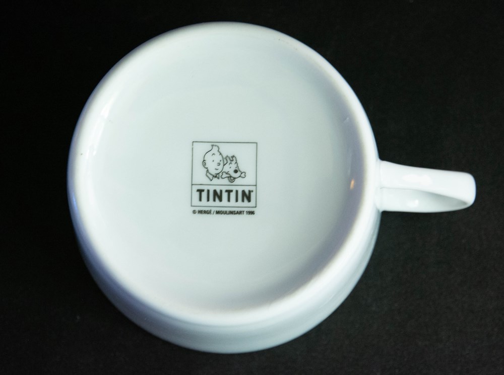 de la table argenterie assiettes plats moulinsart 1996 oreille cassee tasse avec sous tasse tintin fauteuil