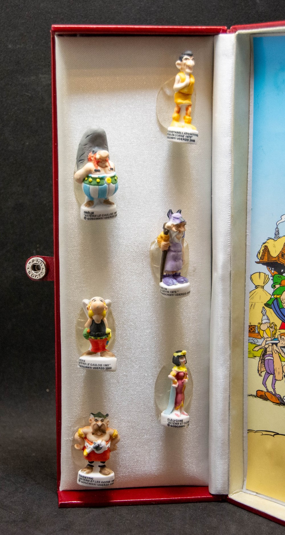 2000 - Série "Les aventures d'Astérix (mat)" * Coffret avec hors-série 4 divers feves 2000 serie les aventures asterix mat coffret avec hors serie