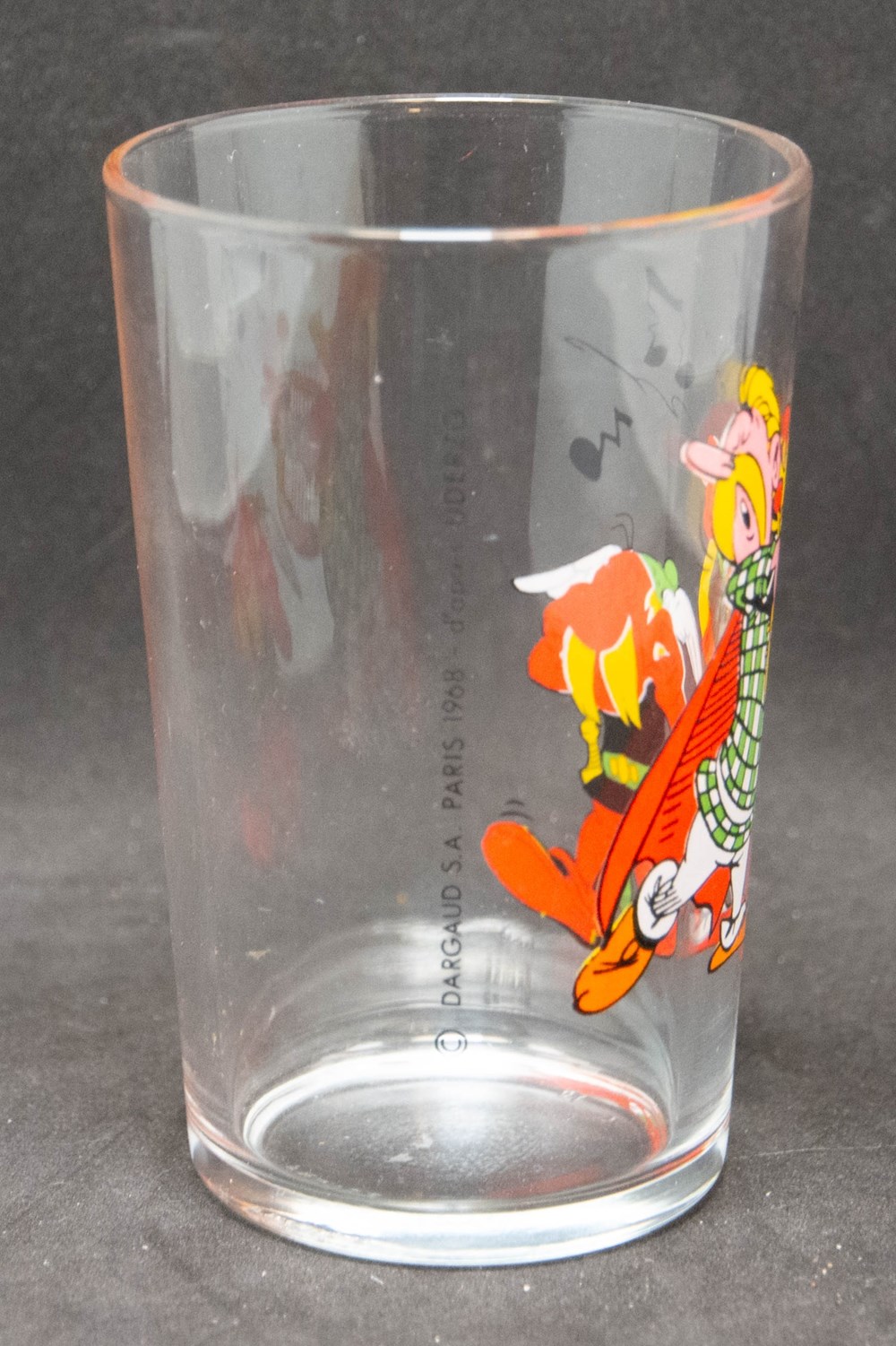 art table argenterie verres serie 010 1968 asterix se bouche les oreilles devant assurancetourix jouant de la lyre