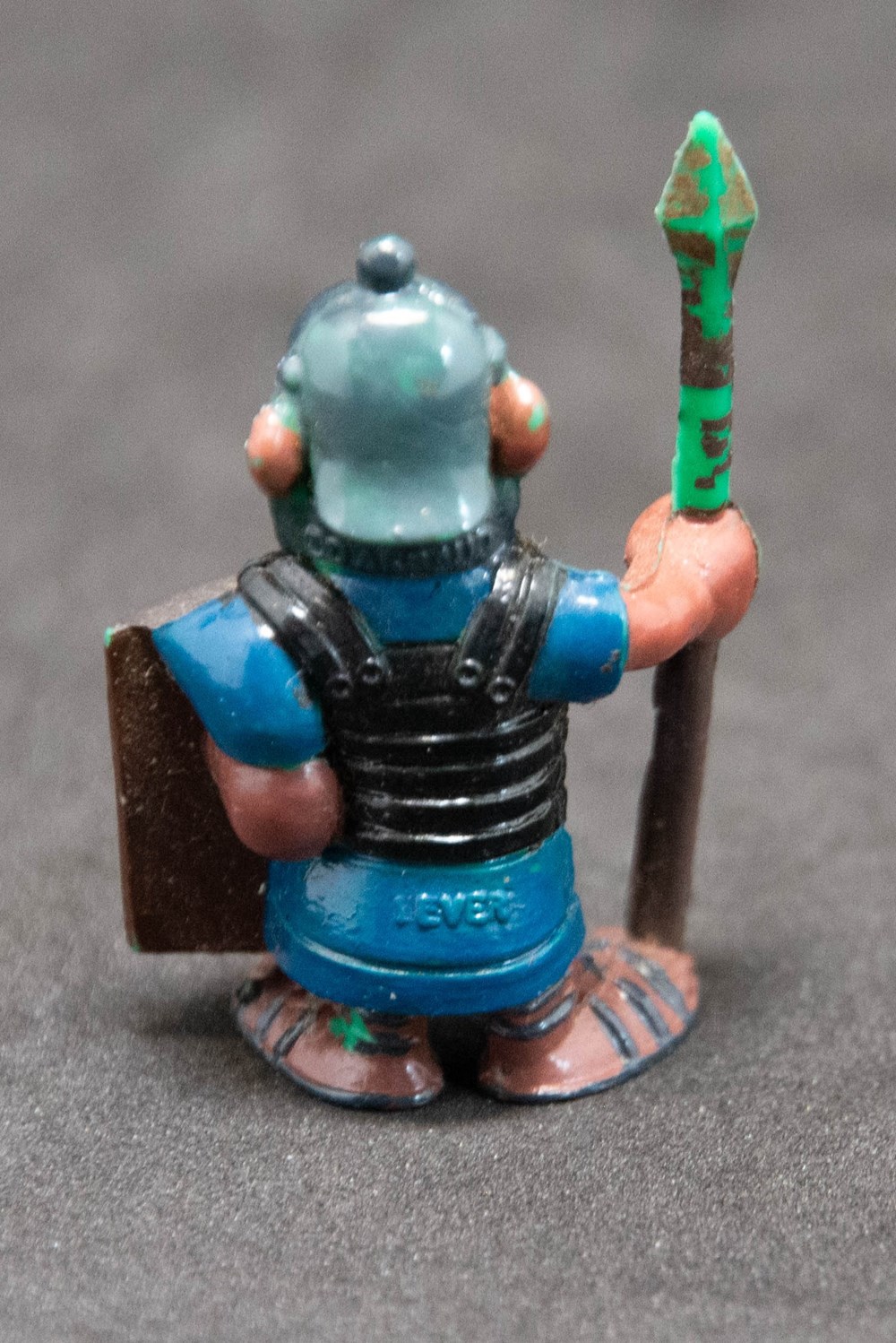 Lessive Lever - 1974 - 15 - Vert - Légionnaire triste avec pilum (repeint) figurines lessive lever 1974 15 vert legionnaire triste avec pilum repeint