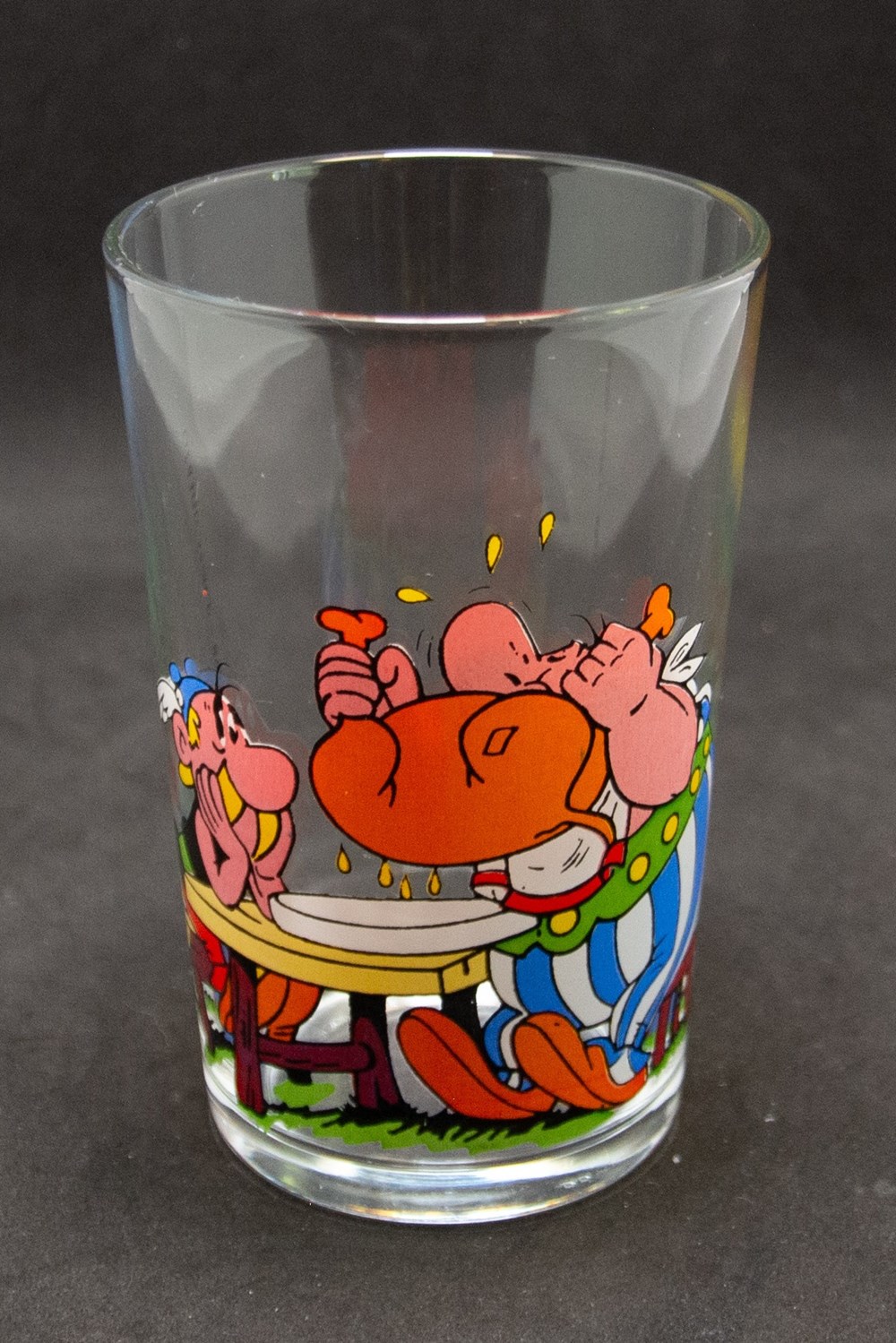 Série 006 - 1968 - Dargaud - Astérix, navré, regarde Obélix dévorant un sanglier art la table argenterie verres serie 006 1968 dargaud asterix navre regarde obelix devorant un sanglier